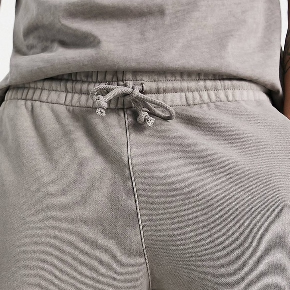 Reebok sweatpants in boulder gray NEW WITH TAG - Picture 3 of 4